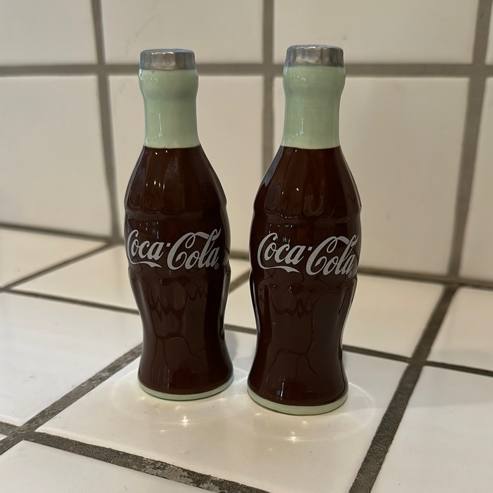 Coca-Cola Vintage Style Ceramic salt and pepper shaker Bottles.